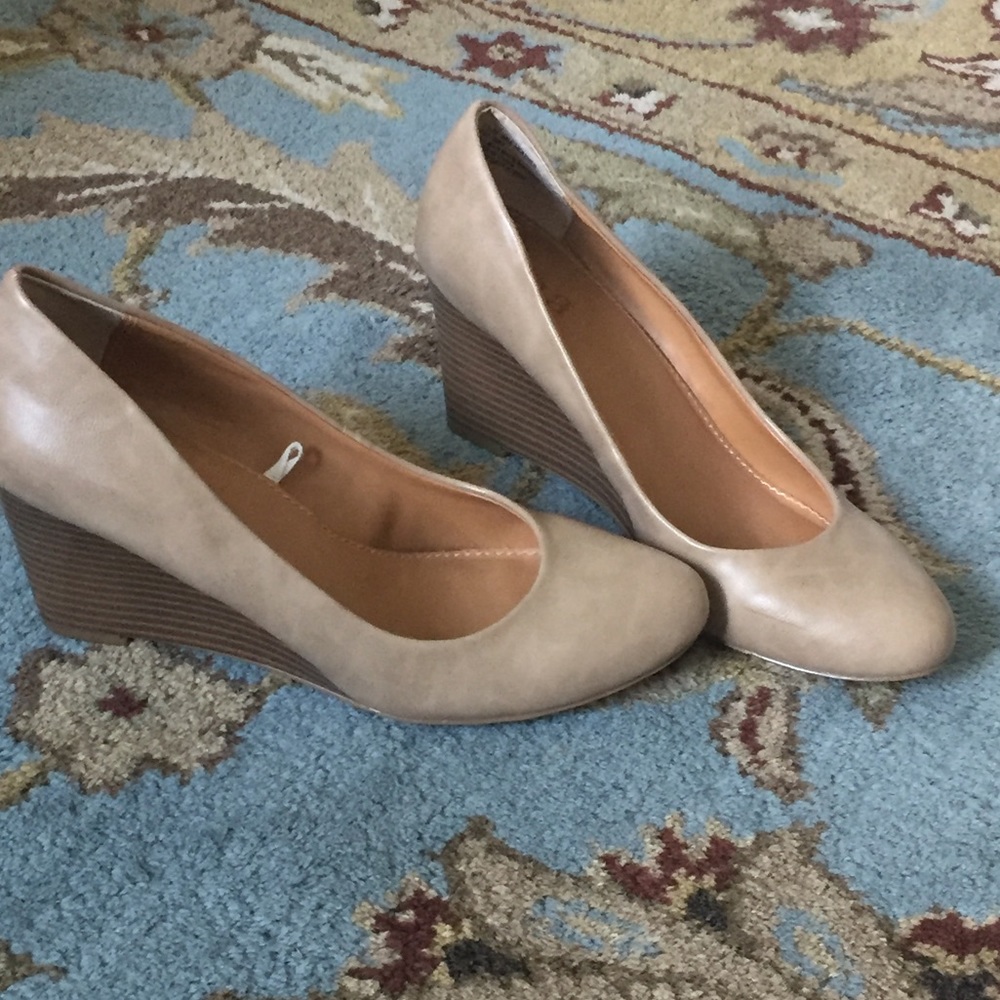 Tan wedges
